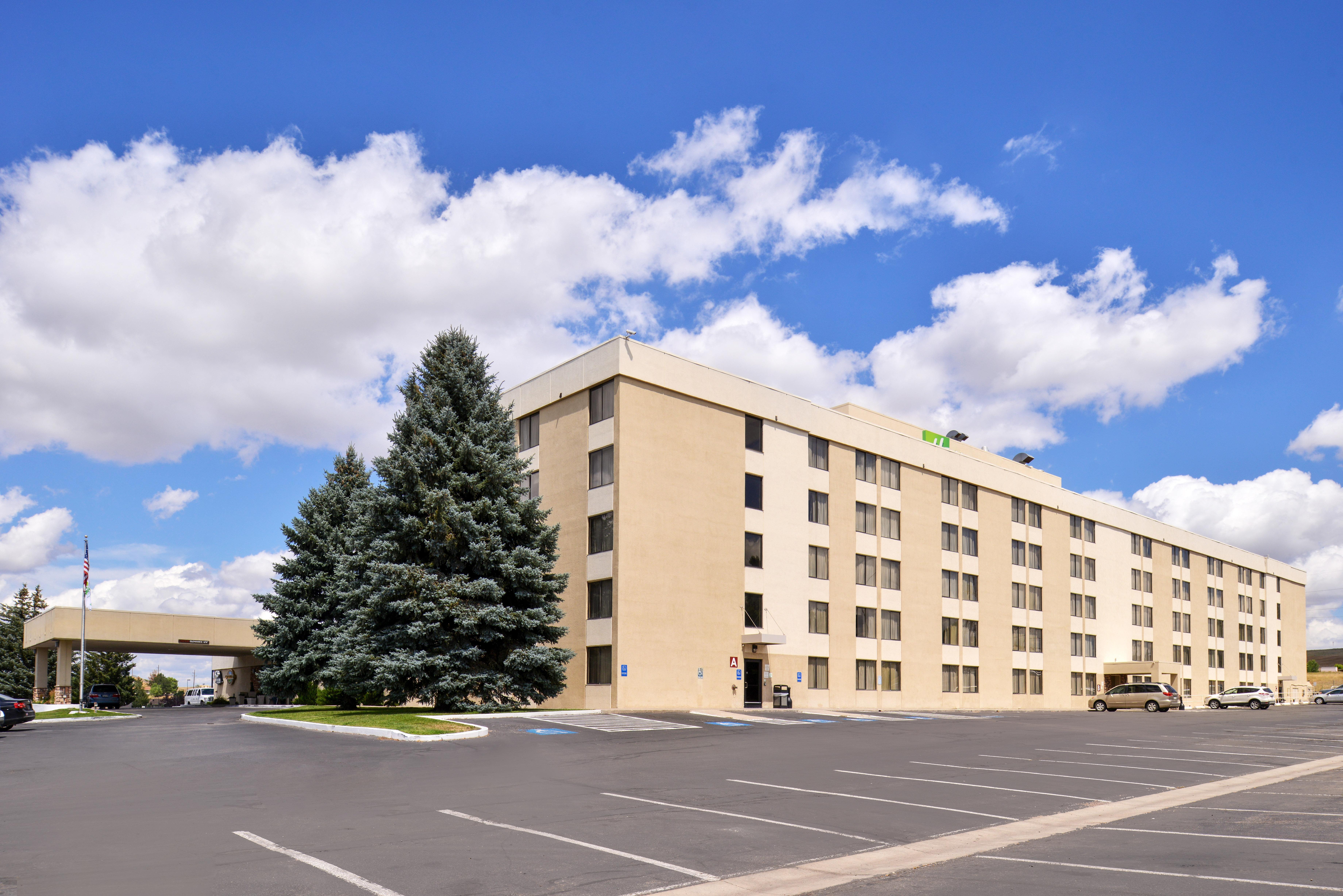 Ramada Plaza By Wyndham Sheridan Hotel & Convention Center Exterior photo
